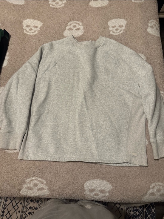 Vuori Tops - Vuori women’s Light Gray Crewneck Sweatshirt